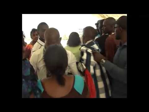 FEDES les militants se donnent en spectacle lors de l'inauguration d'un siège