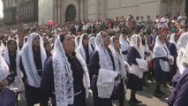 Procesiones de Vierenes Santo reúnen en Ayacucho y Lima a miles de fieles