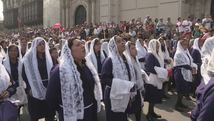 Procesiones de Vierenes Santo reúnen en Ayacucho y Lima a miles de fieles