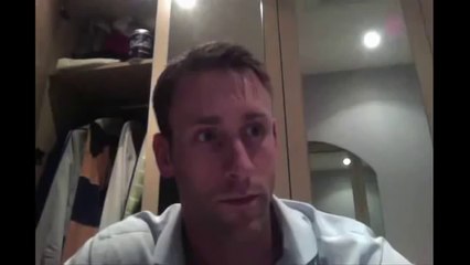 Pronarët nuk janë në shtëpi, ja çfarë bën pastruesja e vetme