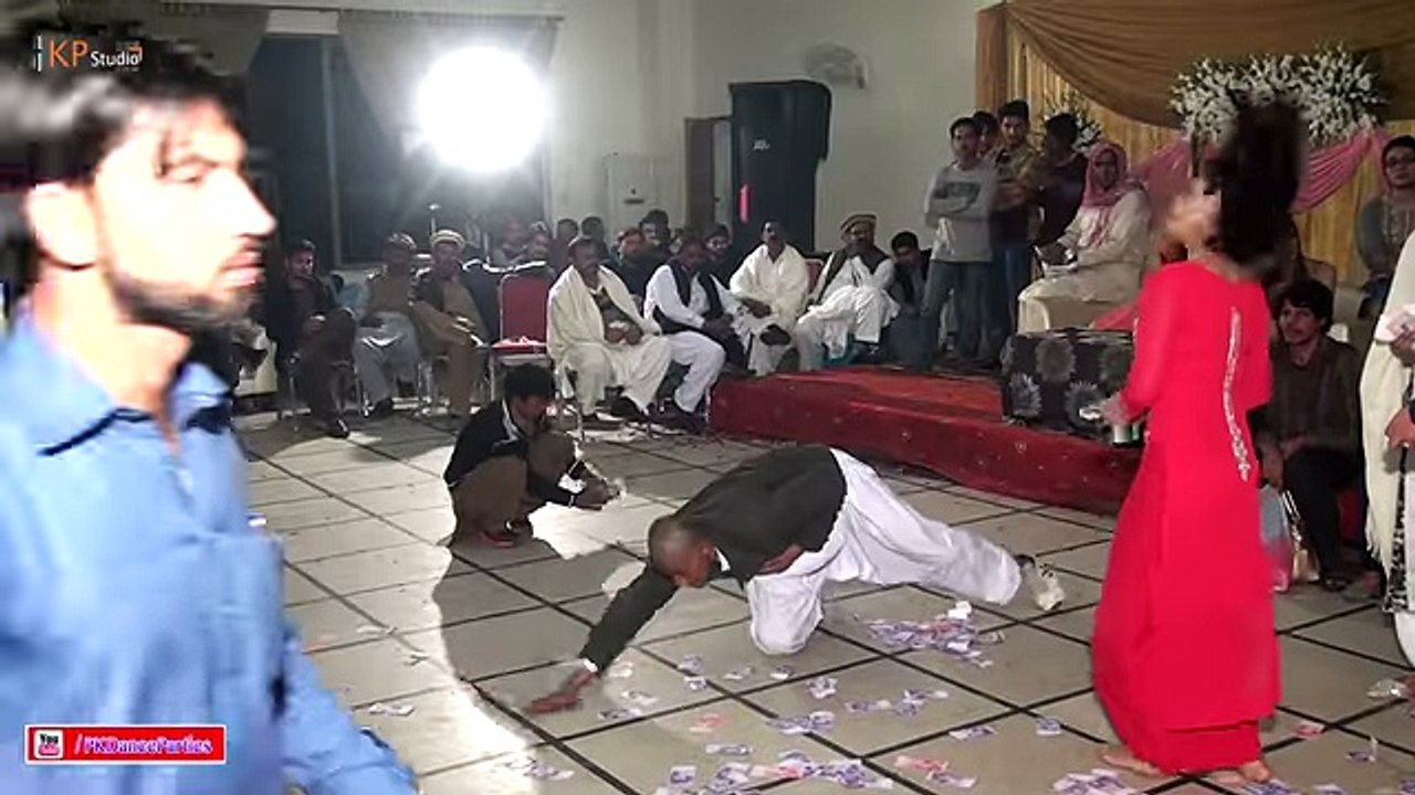 KOMAL PERFORMING PASHTO MUJRA @ PRIVATE PARTY 2017