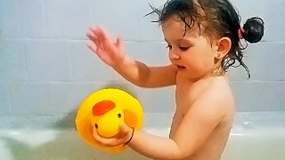 Funny Baby Video ★ Little girl talking to a toy in the bath ★ Cute baby girl scolds toy