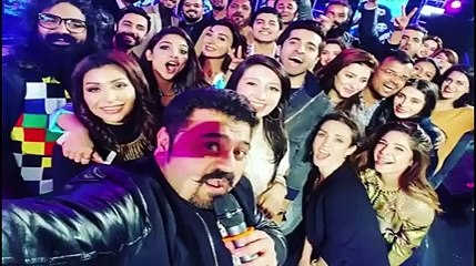 Jo Adakar Jin Ki Biwiyan Har Waqt Inke Sath Rehti Hain