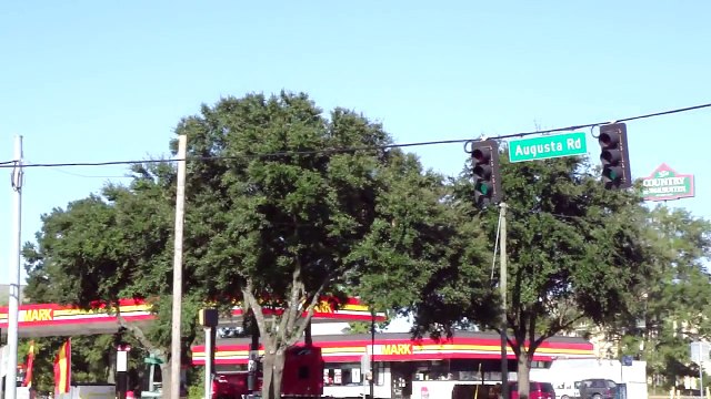 Outlaw Trucker A very SWIFT truck driver Running a red light!