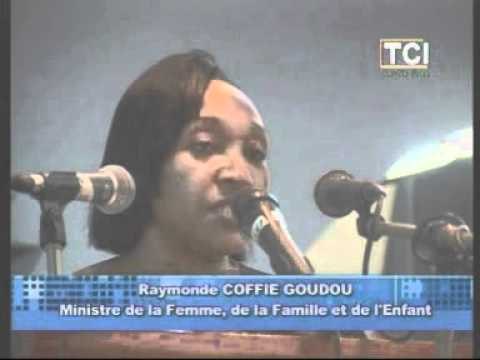 Deuil National: Mme Dominique Ouattara,les parents ont prié pour les victimes de l'accident