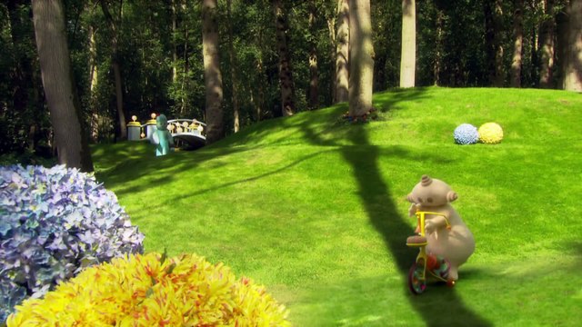 Makka Pakka Washes Igglepiggle's Face