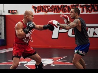 Tito Ortiz training one day before neck injury training for Rampage Jackson