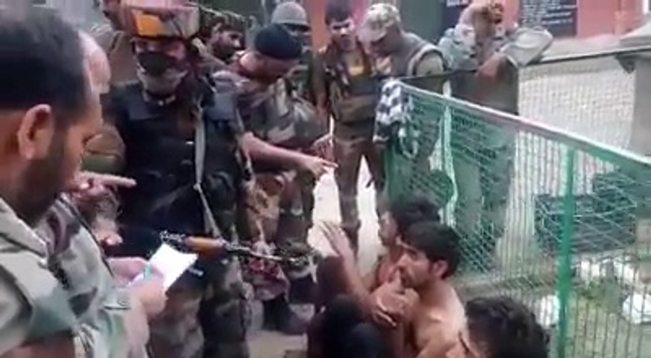 अब सूअर की औलादें आ रही हैं , अपने मालिकों के हत्थे ।।