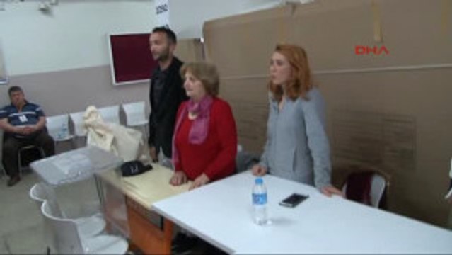 Sandık Başındaki Görevliler Sandık Yemini Etti