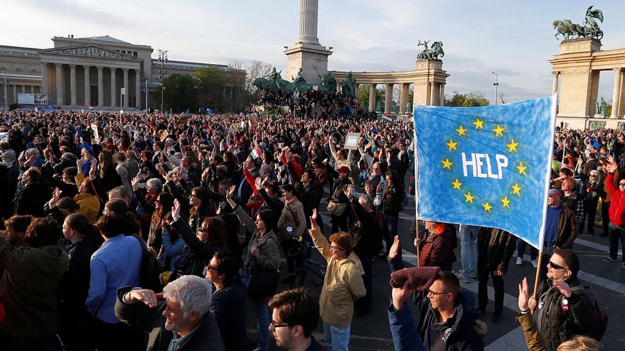 Újabb kormányellenes tüntetés Budapesten