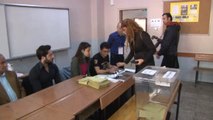 Adana'da Seçmen Sandık Başına Gitti-2