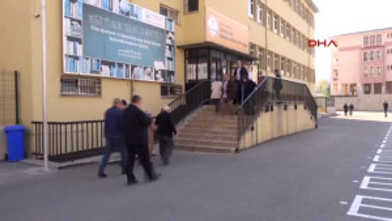 Bursa'da Vatandaşlar Referandum Için Sandık Başına Gitti