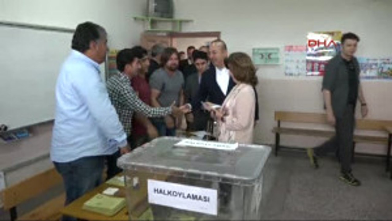 Antalya Mevlüt Çavuşoğlu Antalya'da Oy Kullandı
