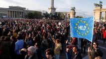 Ungheria, ancora proteste contro la legge che chiude l'università di Soros