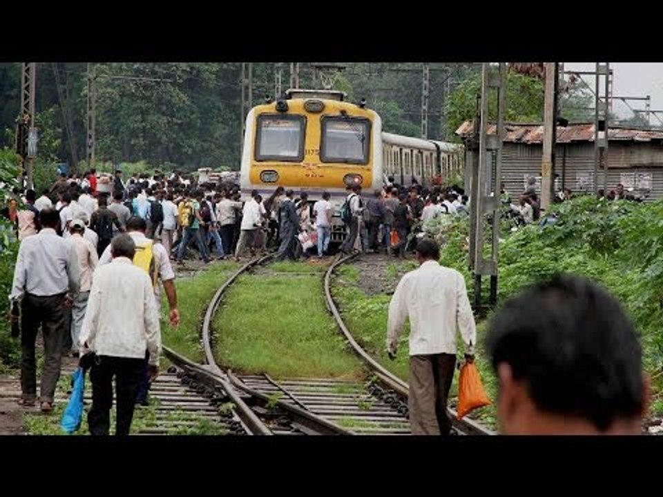 Pakistan passenger train Jaffar Express explode...