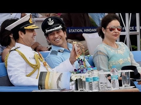 Sachin Tendulkar attends IAF's 84th anniversary at Hindon Air Base | Oneindia News