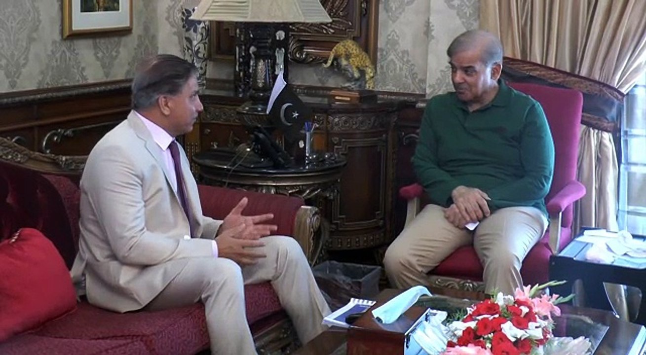 CM punjab meeting with Chairman WAPDA Lt. Gen Muzamal Hussain April 15 17