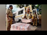 2000 notes used as bribe of Rs 3 lakhs, people still wait in queue | Oneindia News