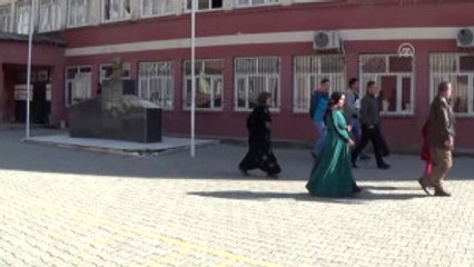 Yöresel Kıyafetleriyle Oy Kullandılar