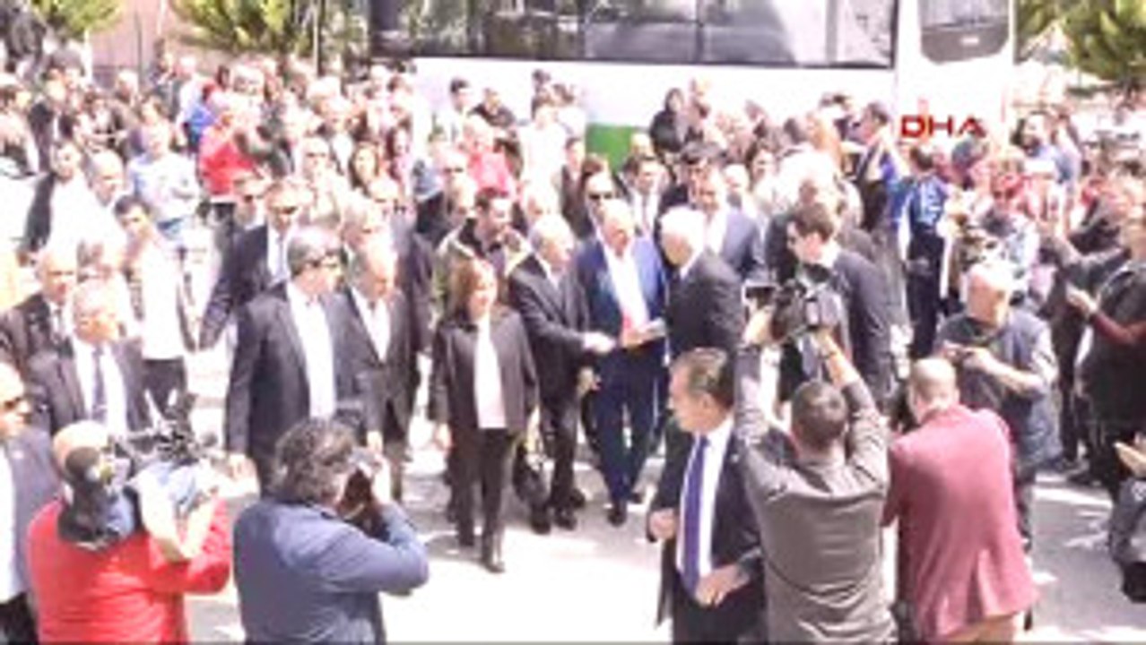 CHP Lideri Kemal Kılıçdaroğlu, Oyunu Ankara' da Arjantin Ilkokulunda Kullandı