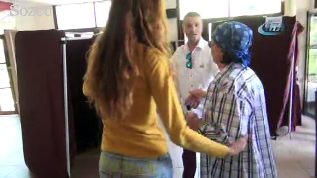 Fatma Girik hasta yatağından kalkıp oy kullandı