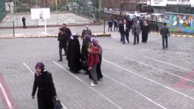 Türkiye Sandık Başında - Vali Yavuz ve Belediye Başkanı Asya, Oyunu Kullandı