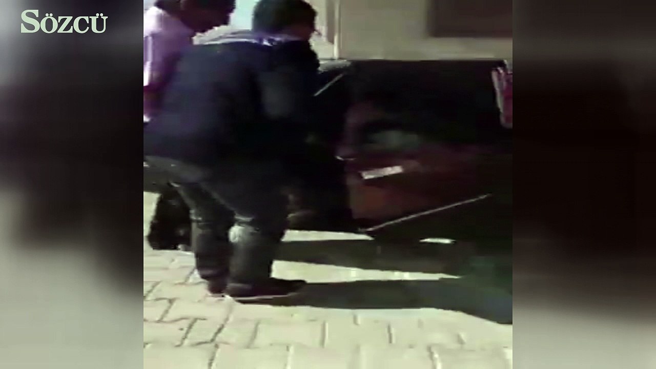 Arabanın içinde böyle oy kullandı