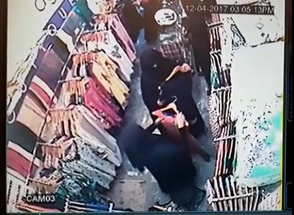 Faisalabad: 2 Hijaab Wearing Ladies stealing Cloths in a shop - CCTV footage