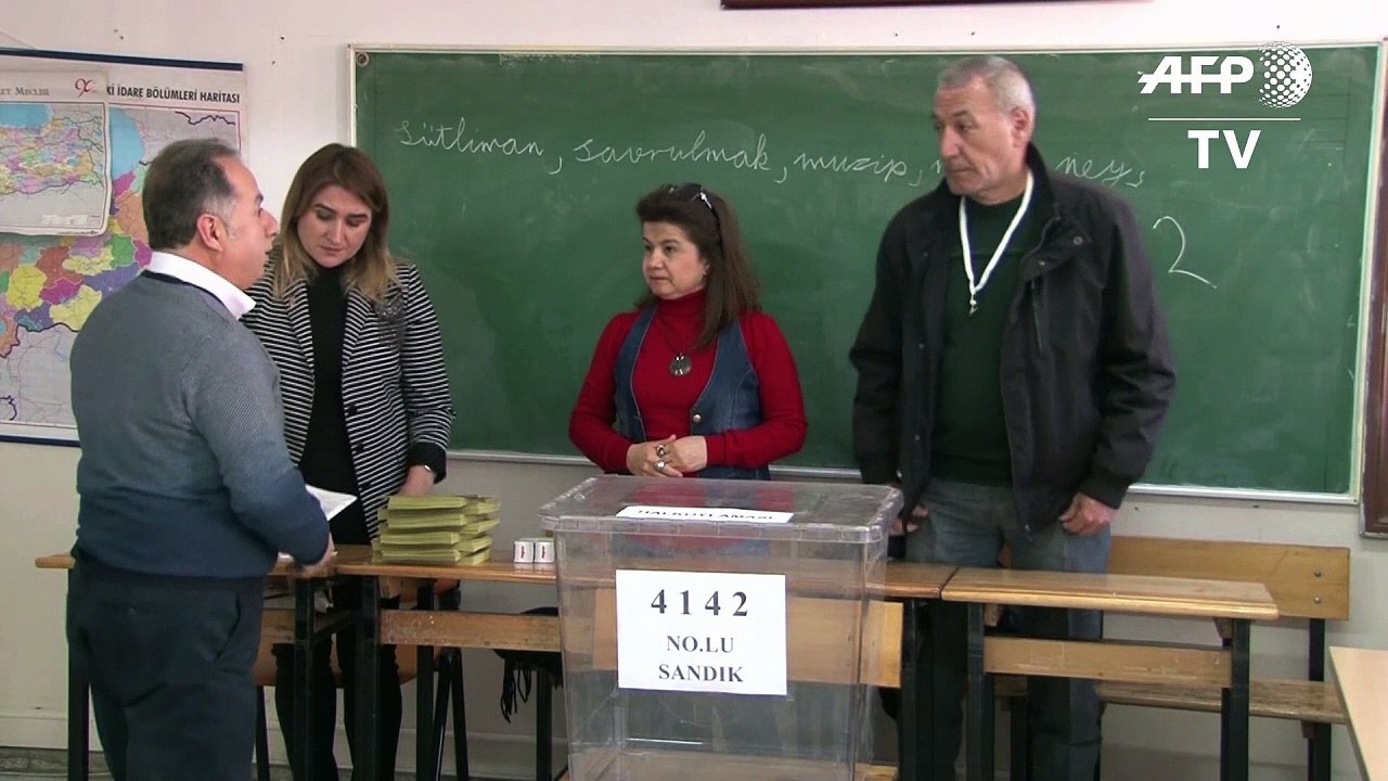 Polls open in Turkey referendum
