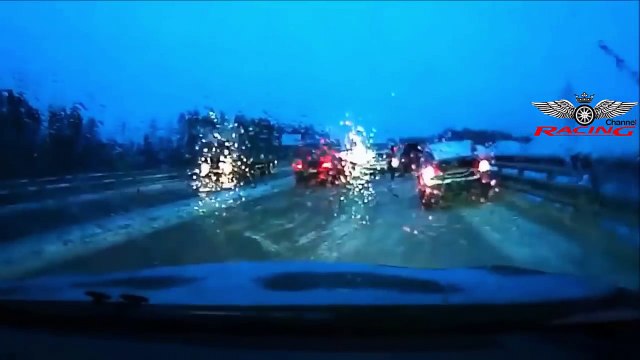 ULTIMATE IDIOT CRAZY DRIVERS,FUNNY, AMAZING DRIVING FAILS 2025