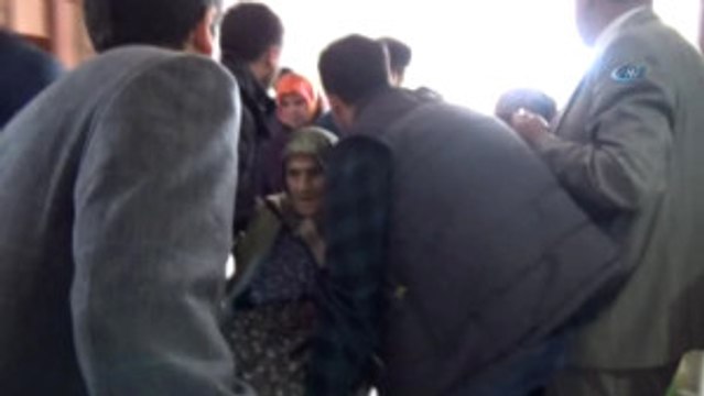 Yatalak Hastalar Ambulanslar Yardımıyla Oylarını Kullandı