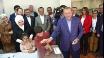 Türkiye referandum için sandık başına gitti