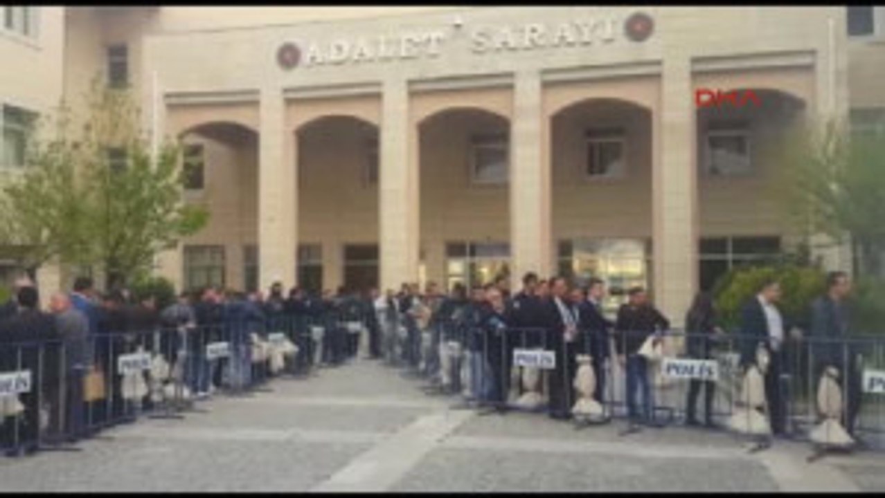 Siirt Adliyede Oy Torbası Kuyruğu