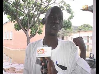 Chassées des maisons les eaux de pluie se réfugient dans les écoles.