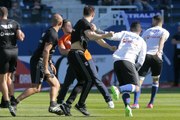 Bastia-OL : Images des joueurs de Lyon agressés par le public de Bastia !