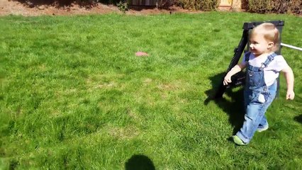 Course d'obstacle pour une fillette de 2 ans !