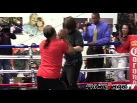 Guerrero father mimics Floyd Mayweather, says he throws patty cake punches