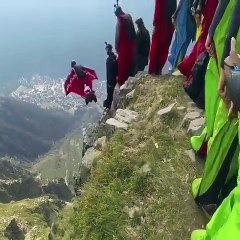Wingsuit, a roupa que transforma você em um passaro.