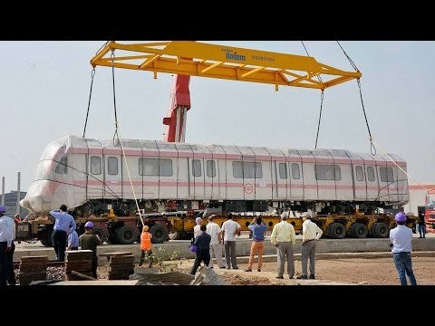 Delhi Metro trains collided with each other after coming on the same track | Oneindia News