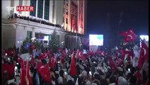 Başbakan Yıldırım'dan halkoylaması sonrası balkon konuşması
