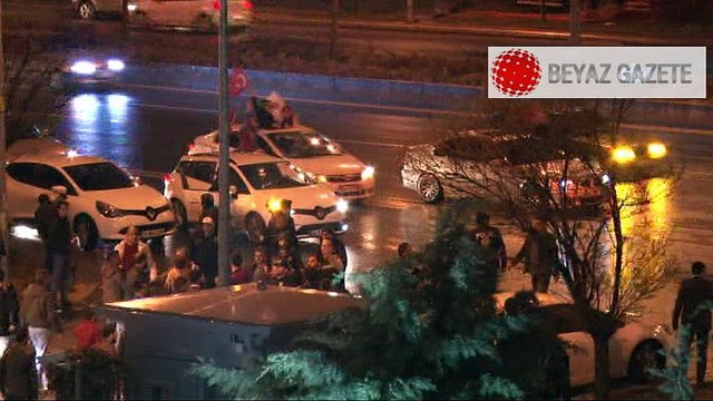 Genel merkez önünde AK Parti konvoyuna saldırı!