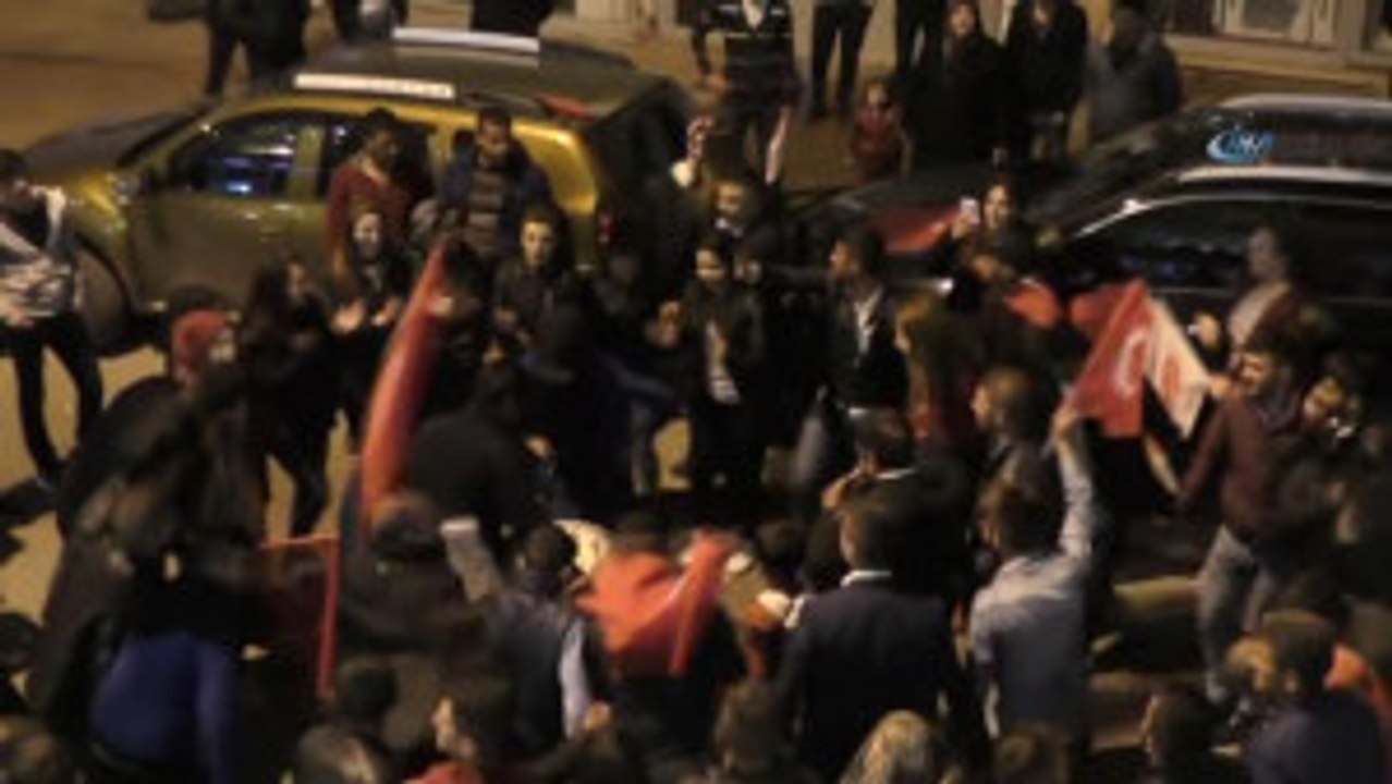 Ardahan'da Davullu Zurnalı Referandum Kutlaması