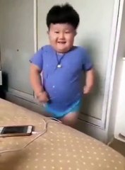 طفل صيني لاكن بعقلية مغربية