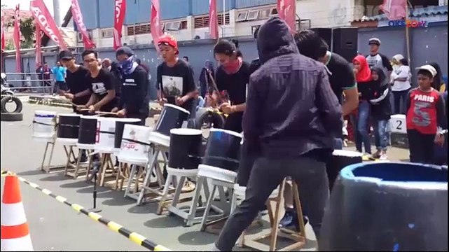 Indahnya Bermain Musik Pakai Barang Bekas