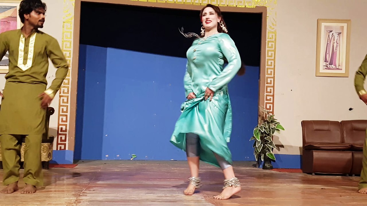 GuLNaZ . Pyar Wali Khich Esi seene wich lai . 4K - YouTube