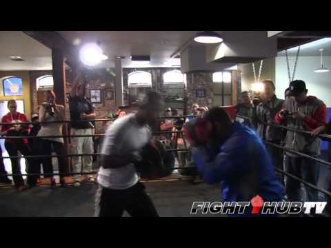 Yuriorkis Gamboa vs. Michael Farenas: Gamboa full mitt workout