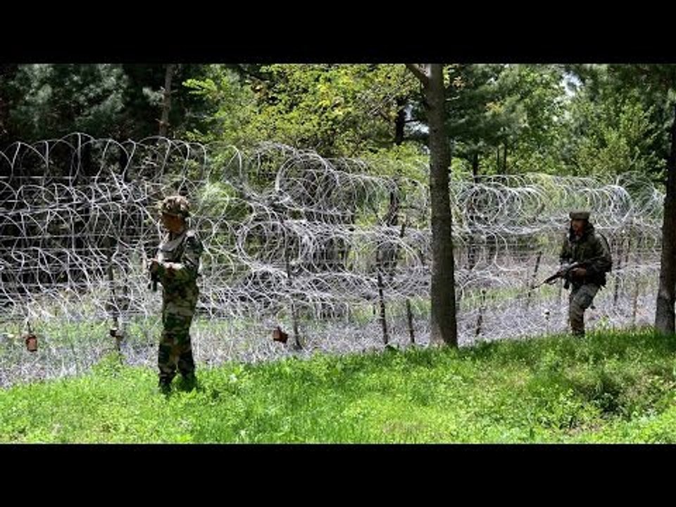 Pakistan Army violates ceasefire along LoC in Kashmir's Poonch district | Oneindia News