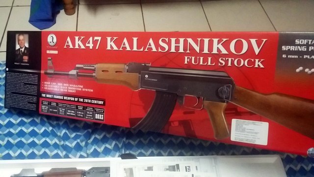 Unboxing ak-47 kalashnikov airsoft spring