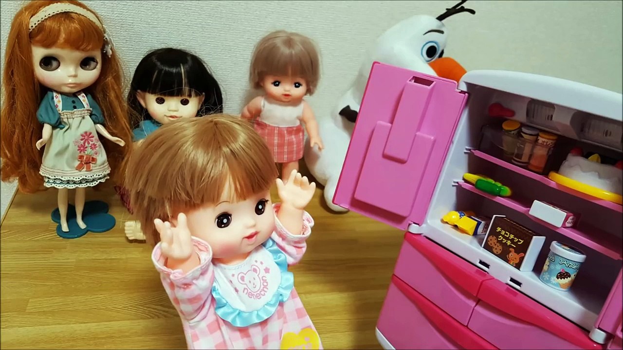 ネネちゃんのデザート食べたのだあれ？冷蔵庫セット  メルちゃんポポちゃんオラフとブライス人形 ❤ ごっこ 遊び 子供向け おもちゃ アニメ キッズ 動画