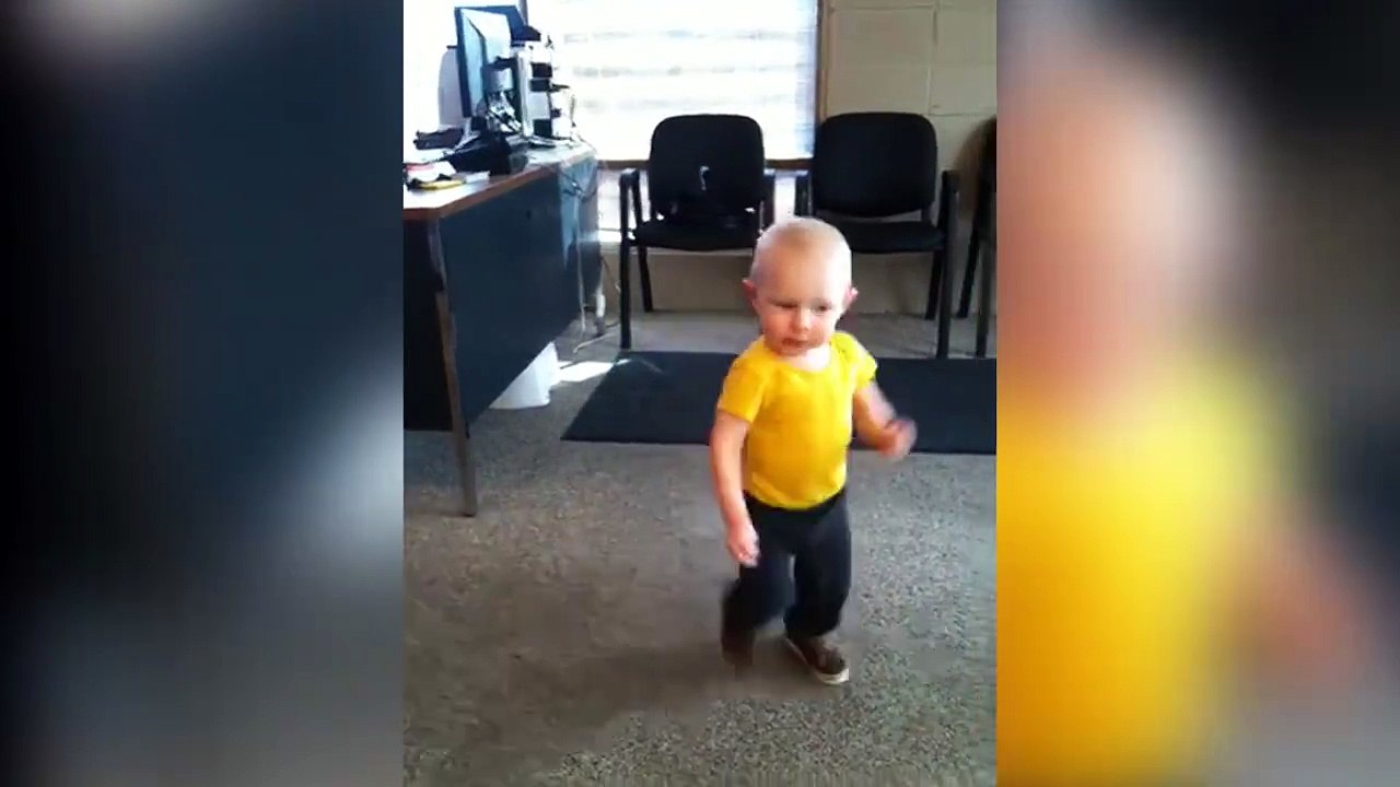 Ce bébé assure grave en Kung-Fu... Mini bruce lee
